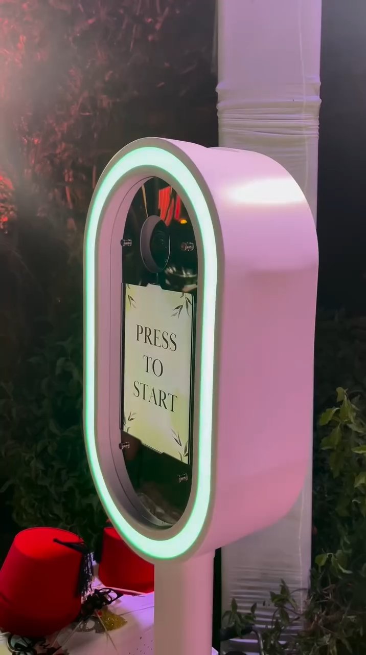 Smile Station — Vogue Box